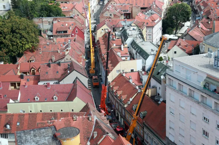 Dizalice caruju srcem Zagreba: Počela sanacija Radićeve ulice od posljedica potresa