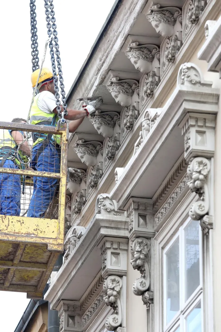 Dizalice caruju srcem Zagreba: Počela sanacija Radićeve ulice od posljedica potresa