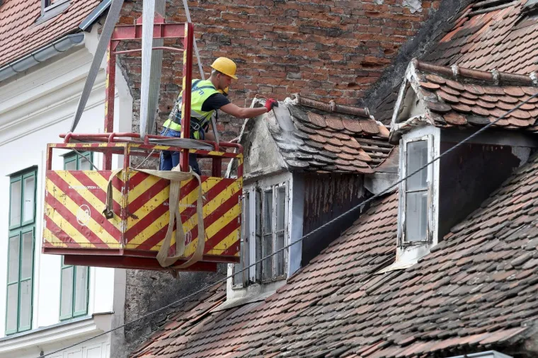 Dizalice caruju srcem Zagreba: Počela sanacija Radićeve ulice od posljedica potresa