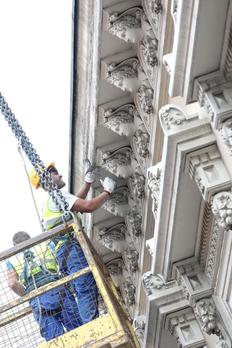 Dizalice caruju srcem Zagreba: Počela sanacija Radićeve ulice od posljedica potresa