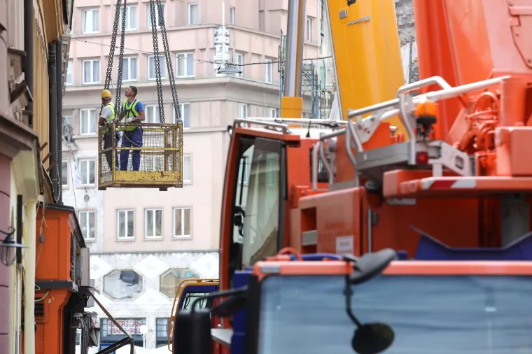 Dizalice caruju srcem Zagreba: Počela sanacija Radićeve ulice od posljedica potresa
