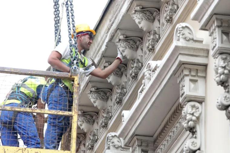 Dizalice caruju srcem Zagreba: Počela sanacija Radićeve ulice od posljedica potresa