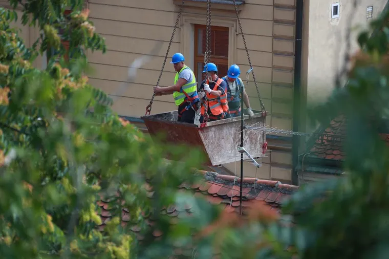 Dizalice caruju srcem Zagreba: Počela sanacija Radićeve ulice od posljedica potresa