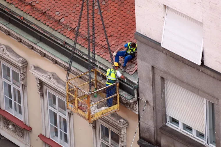Dizalice caruju srcem Zagreba: Počela sanacija Radićeve ulice od posljedica potresa