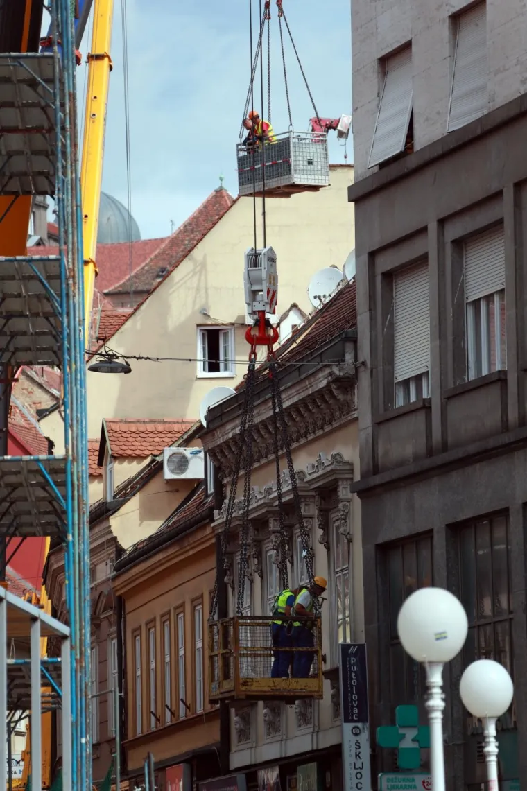 Dizalice caruju srcem Zagreba: Počela sanacija Radićeve ulice od posljedica potresa
