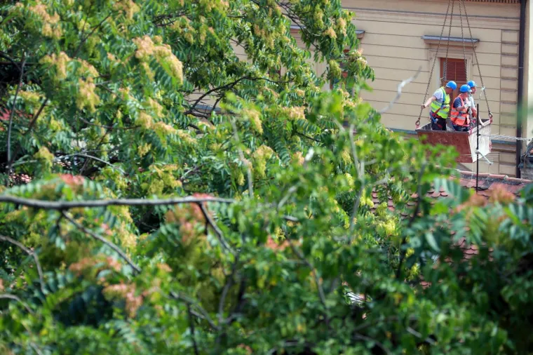 Dizalice caruju srcem Zagreba: Počela sanacija Radićeve ulice od posljedica potresa