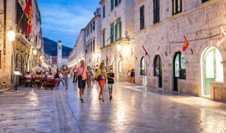 Fotke iz Dubrovnika za pamćenje: Sredina je srpnja, a Stradun nikad 'čudniji'