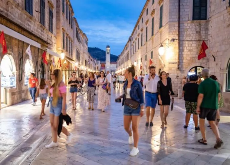 Fotke iz Dubrovnika za pamćenje: Sredina je srpnja, a Stradun nikad 'čudniji'