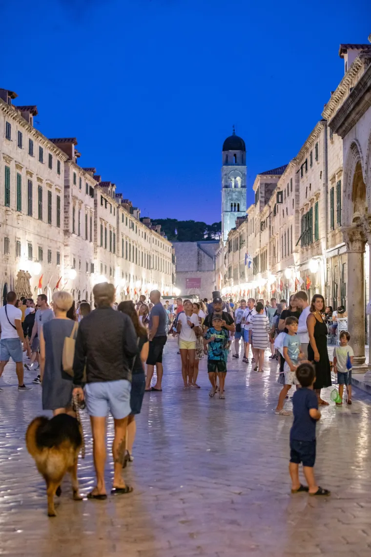 Fotke iz Dubrovnika za pamćenje: Sredina je srpnja, a Stradun nikad 'čudniji'