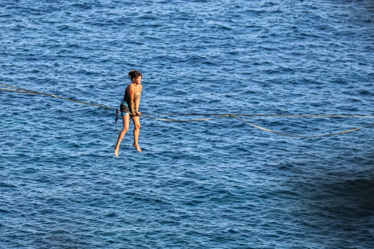Prizor od kojeg zastaje dah: Atraktivno hodanje po traci iznad Galebovih stijena osvojilo sve prisutne