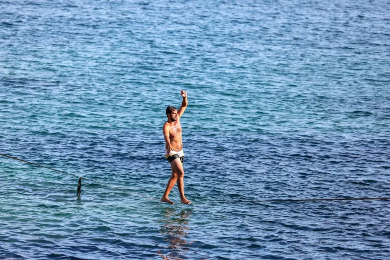 Prizor od kojeg zastaje dah: Atraktivno hodanje po traci iznad Galebovih stijena osvojilo sve prisutne