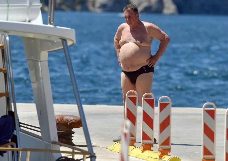 Nakon turbulentnih izbora vrijeme je za odmor: Evo kako Radimir Čačić uživa na Jadranu