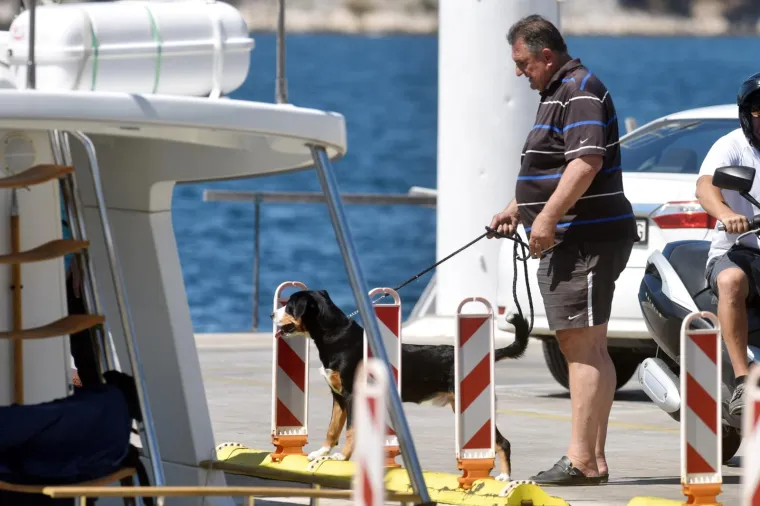 Nakon turbulentnih izbora vrijeme je za odmor: Evo kako Radimir Čačić uživa na Jadranu