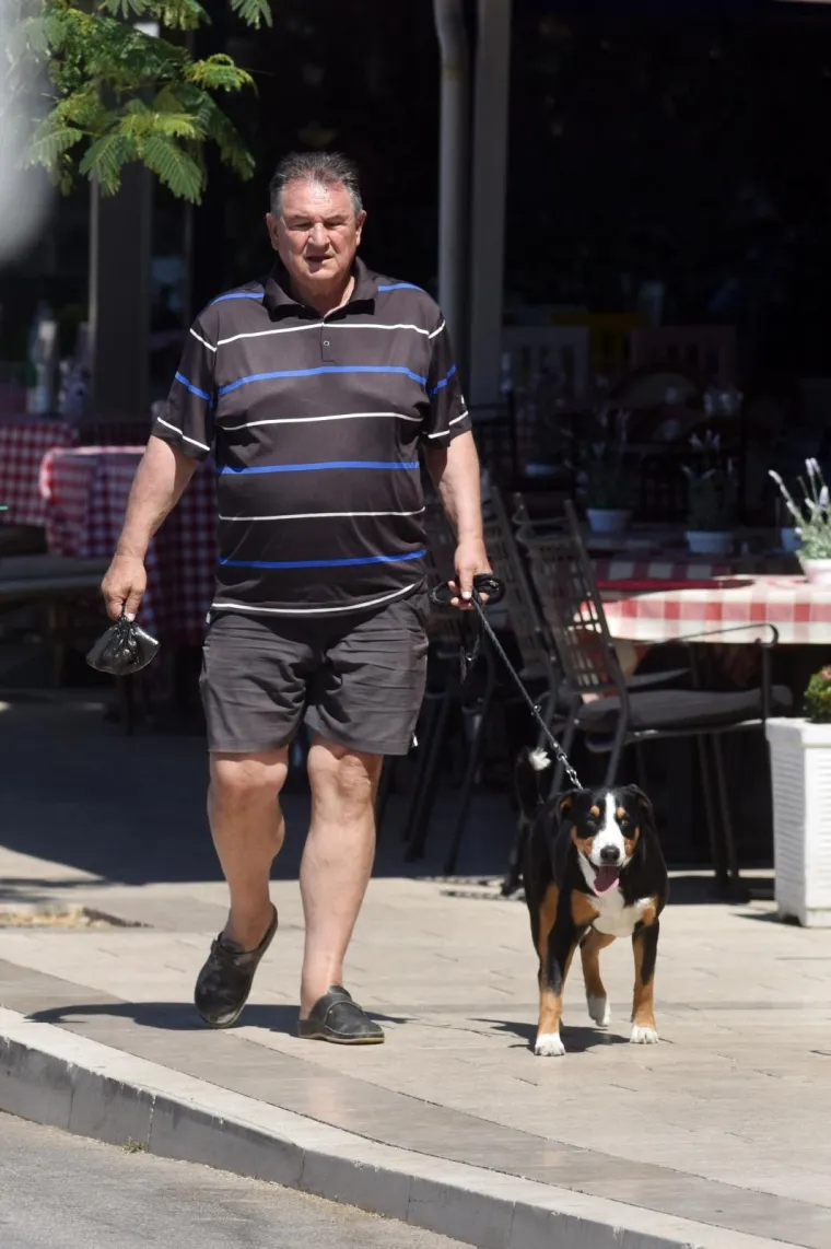 Nakon turbulentnih izbora vrijeme je za odmor: Evo kako Radimir Čačić uživa na Jadranu