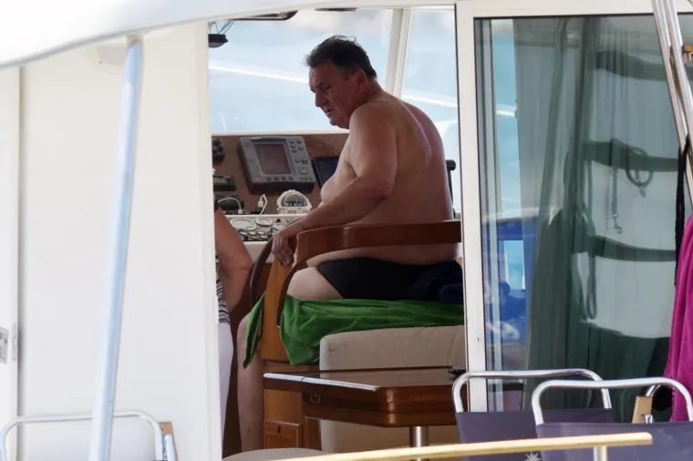 Nakon turbulentnih izbora vrijeme je za odmor: Evo kako Radimir Čačić uživa na Jadranu