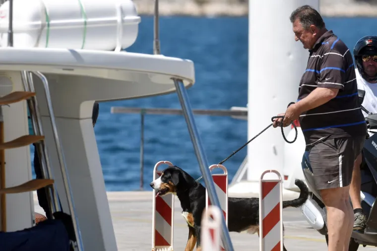 Nakon turbulentnih izbora vrijeme je za odmor: Evo kako Radimir Čačić uživa na Jadranu
