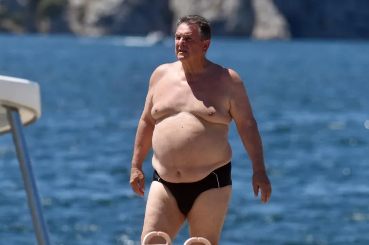 Nakon turbulentnih izbora vrijeme je za odmor: Evo kako Radimir Čačić uživa na Jadranu