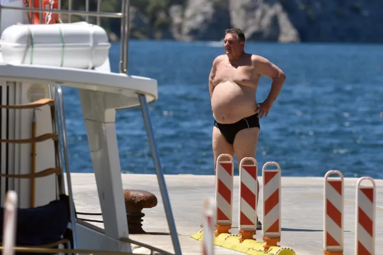 Nakon turbulentnih izbora vrijeme je za odmor: Evo kako Radimir Čačić uživa na Jadranu