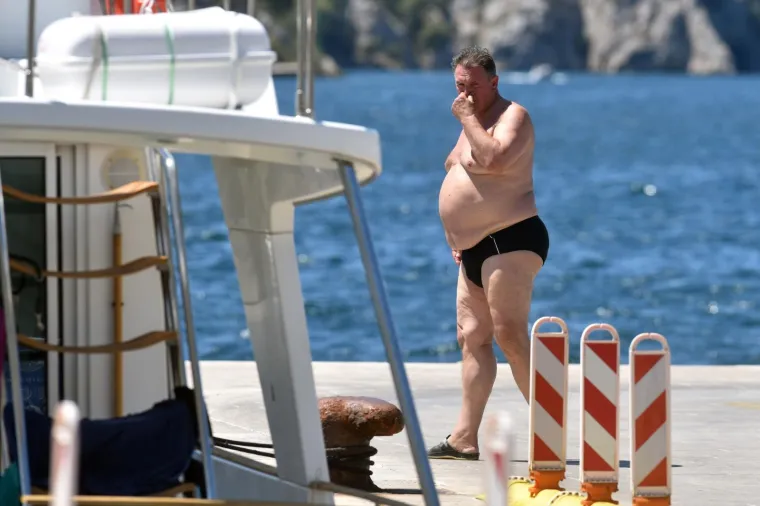 Nakon turbulentnih izbora vrijeme je za odmor: Evo kako Radimir Čačić uživa na Jadranu