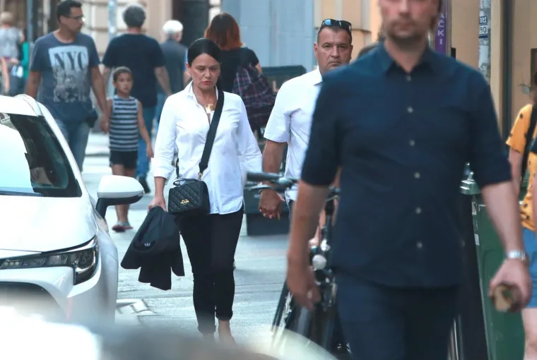 Ovakvog ministra Bero&scaron;a rijetko viđamo! Uhvaćen sa suprugom u romantičnoj &scaron;etnji