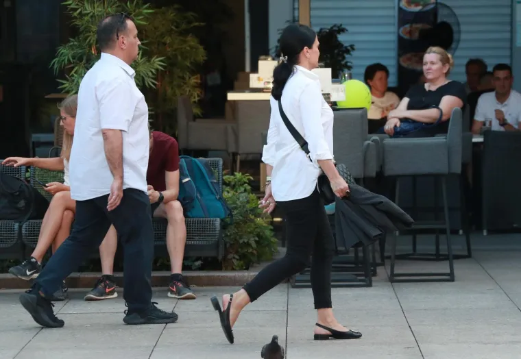 Ovakvog ministra Bero&scaron;a rijetko viđamo! Uhvaćen sa suprugom u romantičnoj &scaron;etnji