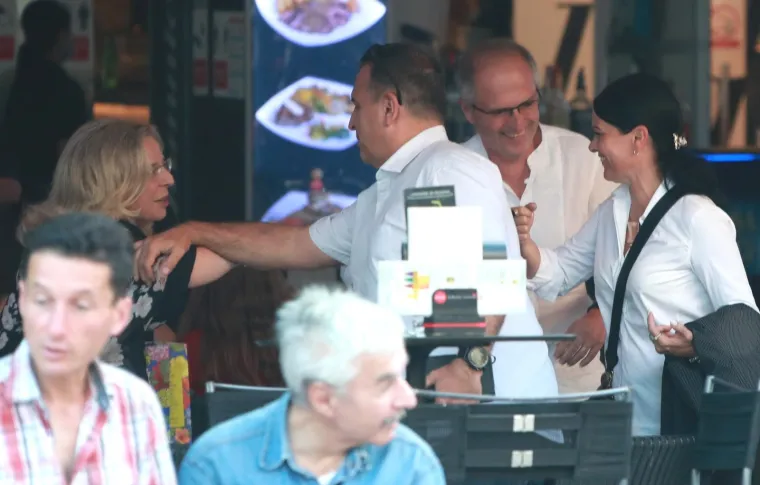 Ovakvog ministra Bero&scaron;a rijetko viđamo! Uhvaćen sa suprugom u romantičnoj &scaron;etnji