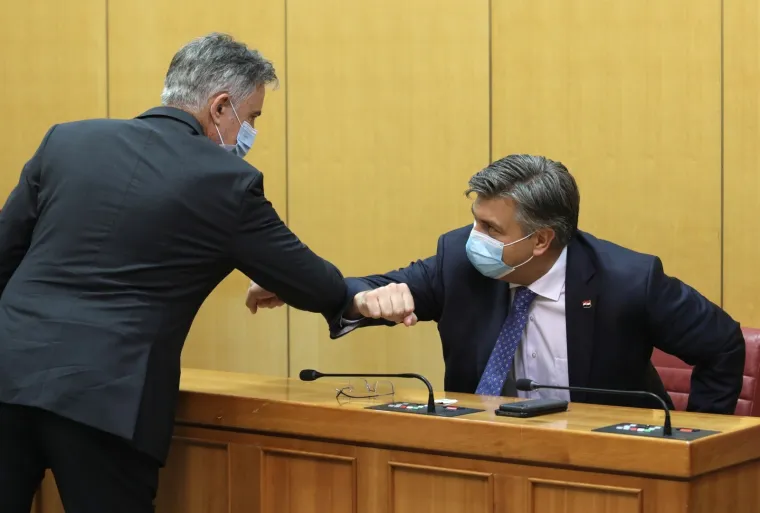 Konstituiranje korona Sabora: Prisega pod maskama, umjesto rukovanja popularno 'laktarenje'