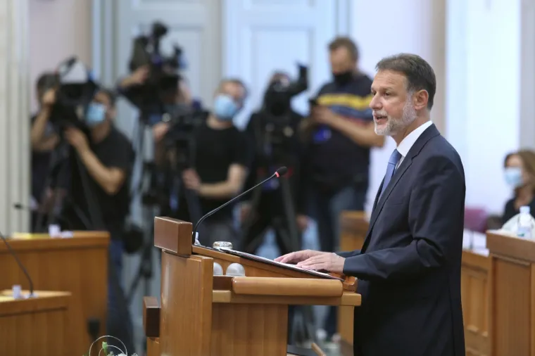 Konstituiranje korona Sabora: Prisega pod maskama, umjesto rukovanja popularno 'laktarenje'