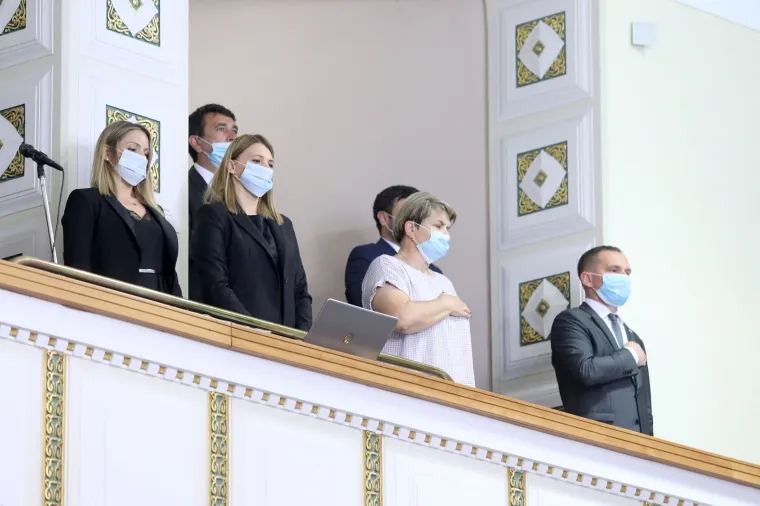 Konstituiranje korona Sabora: Prisega pod maskama, umjesto rukovanja popularno 'laktarenje'