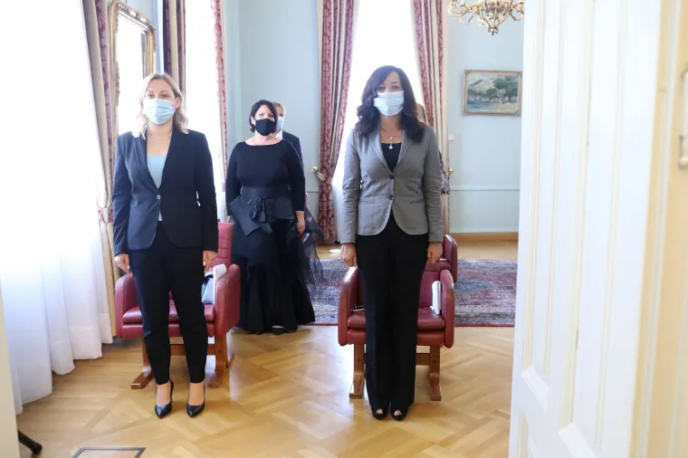 Konstituiranje korona Sabora: Prisega pod maskama, umjesto rukovanja popularno 'laktarenje'