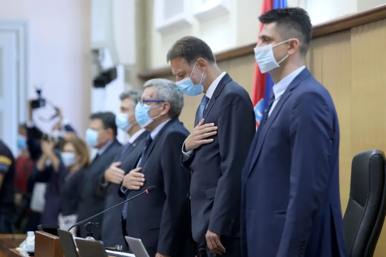 Konstituiranje korona Sabora: Prisega pod maskama, umjesto rukovanja popularno 'laktarenje'