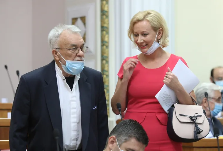 Konstituiranje korona Sabora: Prisega pod maskama, umjesto rukovanja popularno 'laktarenje'