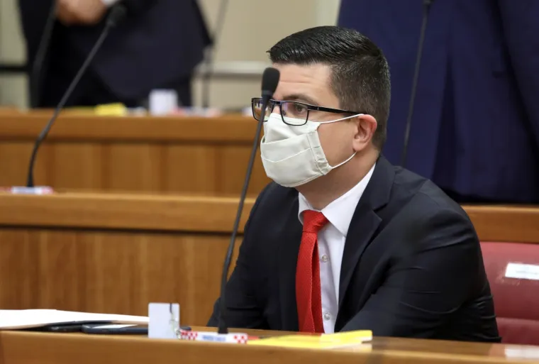 Konstituiranje korona Sabora: Prisega pod maskama, umjesto rukovanja popularno 'laktarenje'