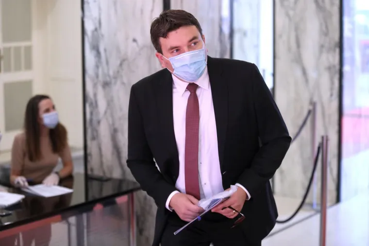 Novi zastupnici stižu u Sabor: Većina pod maskama, a jedan osebujni zastupnik ne odustaje od svog stila