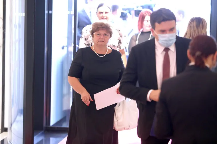 Novi zastupnici stižu u Sabor: Većina pod maskama, a jedan osebujni zastupnik ne odustaje od svog stila