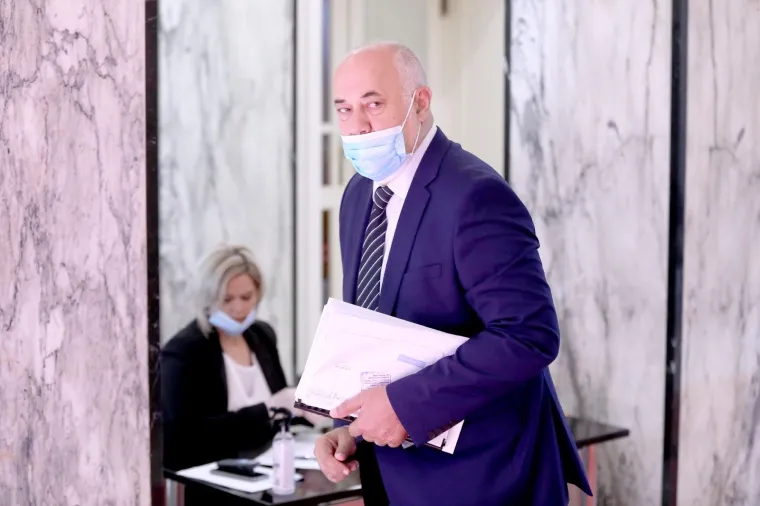 Novi zastupnici stižu u Sabor: Većina pod maskama, a jedan osebujni zastupnik ne odustaje od svog stila