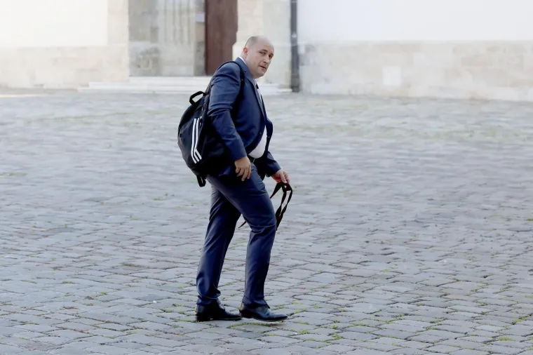 Novi zastupnici stižu u Sabor: Većina pod maskama, a jedan osebujni zastupnik ne odustaje od svog stila