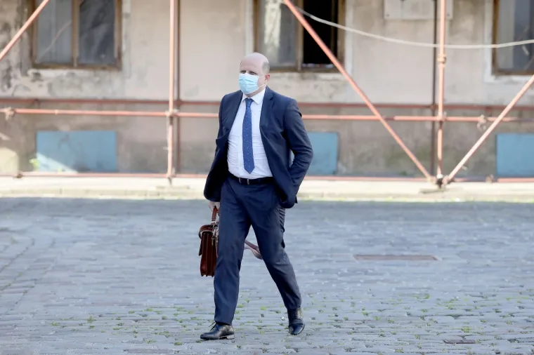 Novi zastupnici stižu u Sabor: Većina pod maskama, a jedan osebujni zastupnik ne odustaje od svog stila