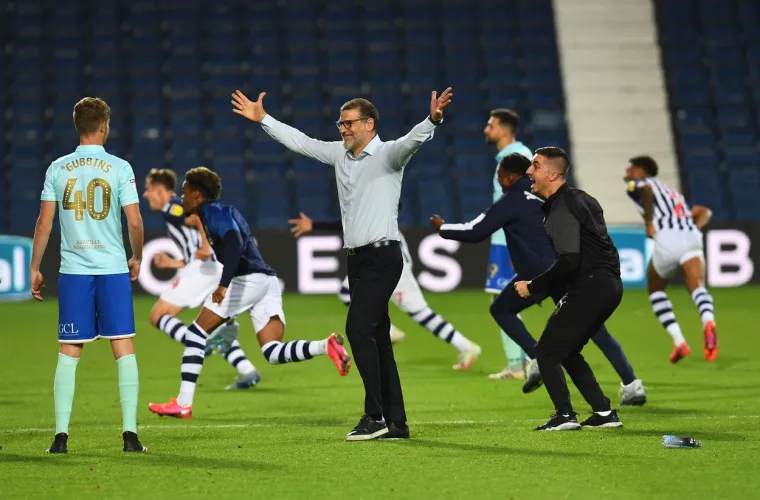 FE&Scaron;TA NA TRAVNJAKU, IGRAČI OKUPALI BILIĆA: Pogledajte &scaron;to su zvijezde West Bwomwicha napravile biv&scaron;em izborniku