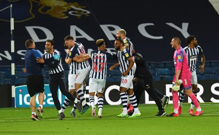 FE&Scaron;TA NA TRAVNJAKU, IGRAČI OKUPALI BILIĆA: Pogledajte &scaron;to su zvijezde West Bwomwicha napravile biv&scaron;em izborniku