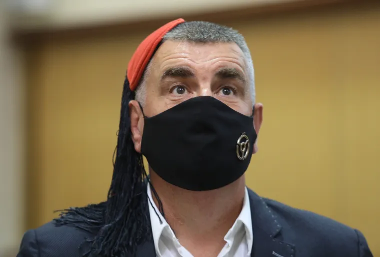 KONSTITUIRAJUĆA SJEDNICA 10. SAZIVA HRVATSKOG SABORA: Maske i socijalna distanca u saborskim klupama