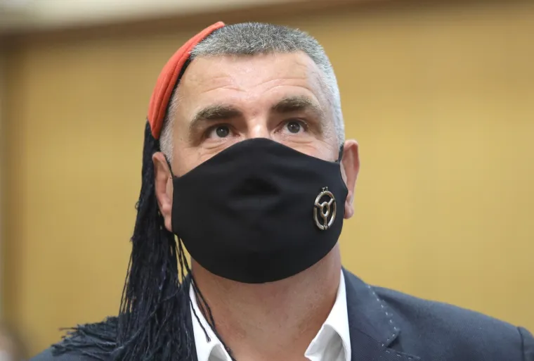 KONSTITUIRAJUĆA SJEDNICA 10. SAZIVA HRVATSKOG SABORA: Maske i socijalna distanca u saborskim klupama