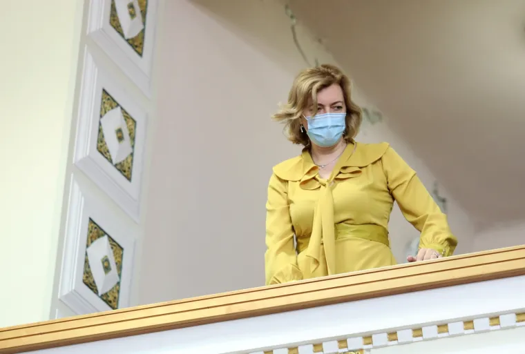 KONSTITUIRAJUĆA SJEDNICA 10. SAZIVA HRVATSKOG SABORA: Maske i socijalna distanca u saborskim klupama