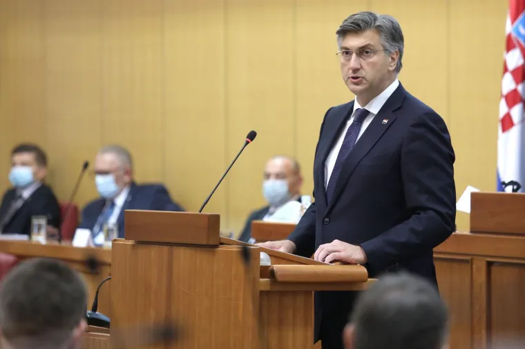 Za njega pravila ne vrijede? Plenković predstavljao program Vlade bez maske na licu, Zekanoviću se to nije svidjelo