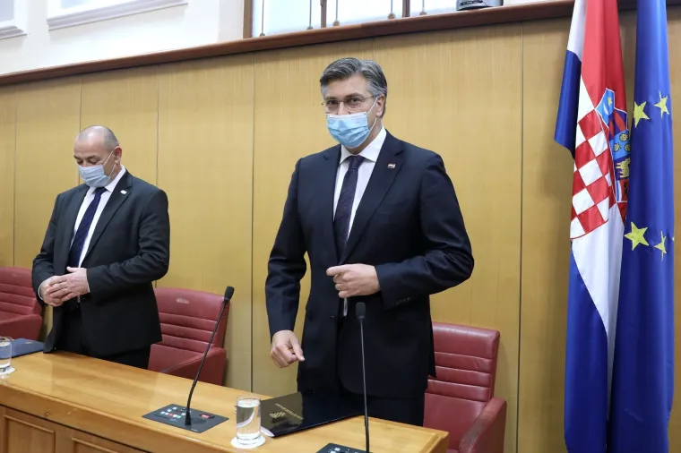 Za njega pravila ne vrijede? Plenković predstavljao program Vlade bez maske na licu, Zekanoviću se to nije svidjelo