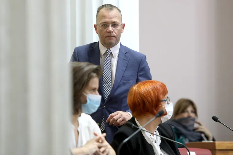 Za njega pravila ne vrijede? Plenković predstavljao program Vlade bez maske na licu, Zekanoviću se to nije svidjelo