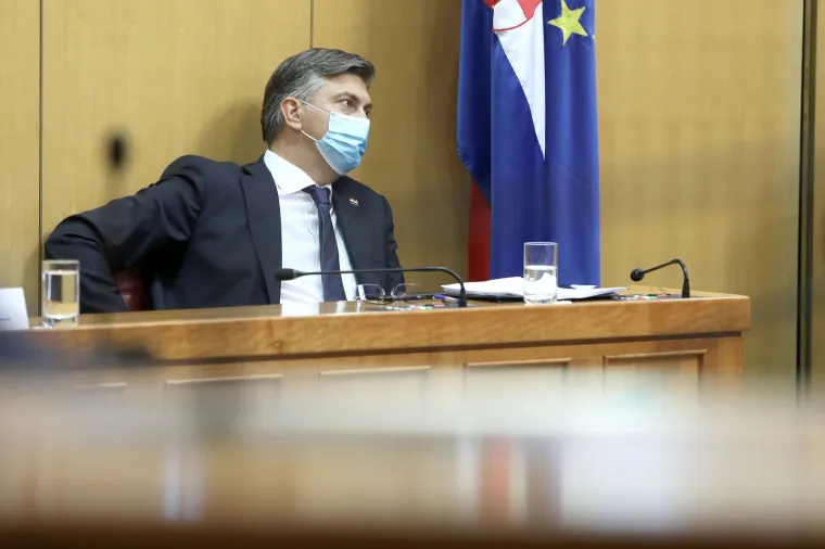 Za njega pravila ne vrijede? Plenković predstavljao program Vlade bez maske na licu, Zekanoviću se to nije svidjelo