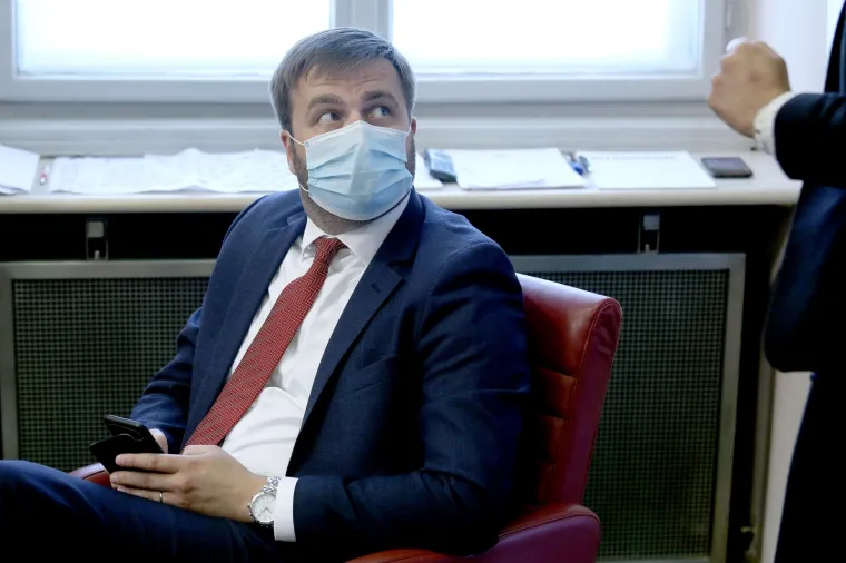 Za njega pravila ne vrijede? Plenković predstavljao program Vlade bez maske na licu, Zekanoviću se to nije svidjelo