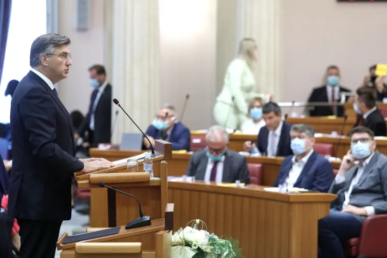 Za njega pravila ne vrijede? Plenković predstavljao program Vlade bez maske na licu, Zekanoviću se to nije svidjelo