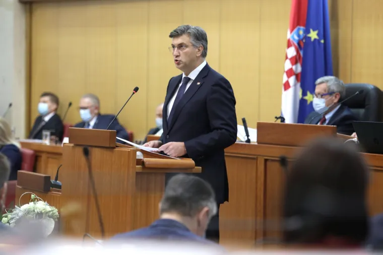 Za njega pravila ne vrijede? Plenković predstavljao program Vlade bez maske na licu, Zekanoviću se to nije svidjelo